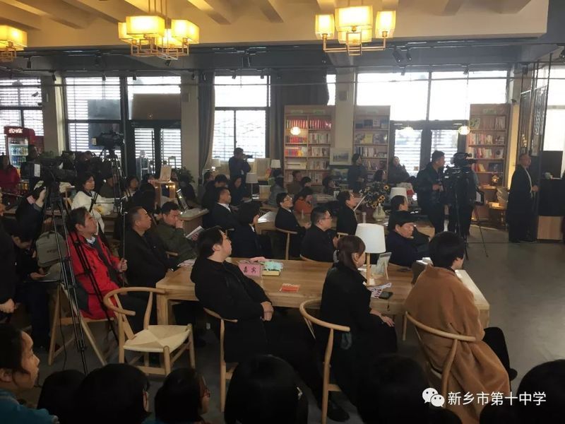 琴潤書香溢校園 ——記新鄉(xiāng)市古琴藝術(shù)首演、新鄉(xiāng)市新華書店尚書房（十中校園店）啟動儀式 暨新鄉(xiāng)市第十中學(xué)60華誕慶典