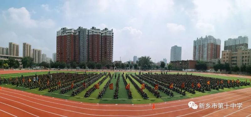 綠云剪去換戎裝，健步鏗鏘演兵場(chǎng)
