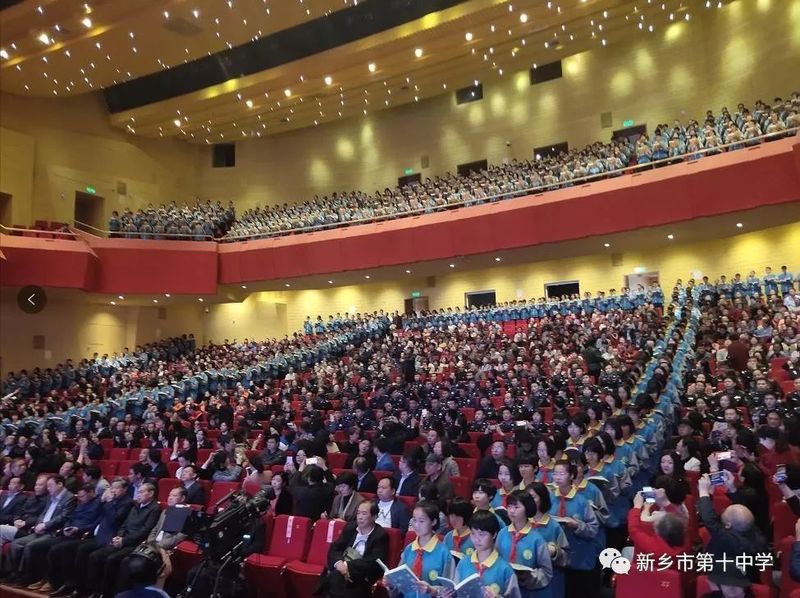 “千人聯(lián)誦”展風(fēng)采，“愛的教育”潤(rùn)心田