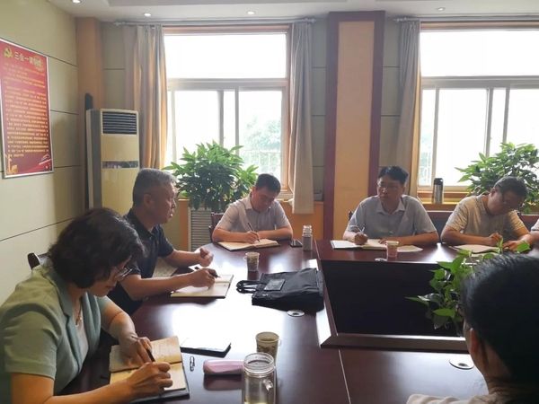 深入一線調(diào)研 傾聽教師心聲|新鄉(xiāng)市教育副局長劉建學(xué)同志到新鄉(xiāng)十中進(jìn)行調(diào)研