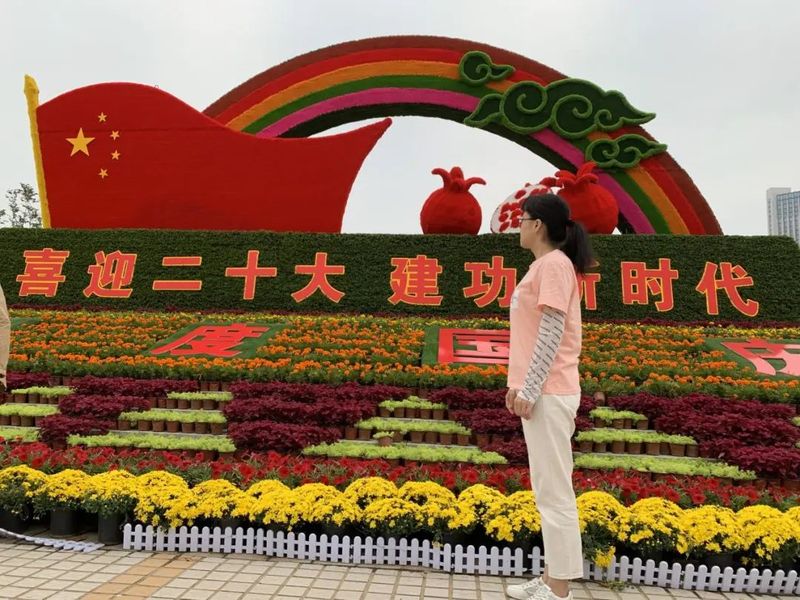 我與國旗合個影 我為祖國送祝福