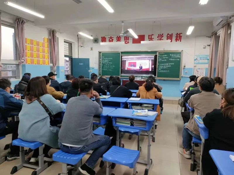 家校共育 筑夢前行——新鄉(xiāng)十中“一校三區(qū)”2022—2023學年家長學校（一）