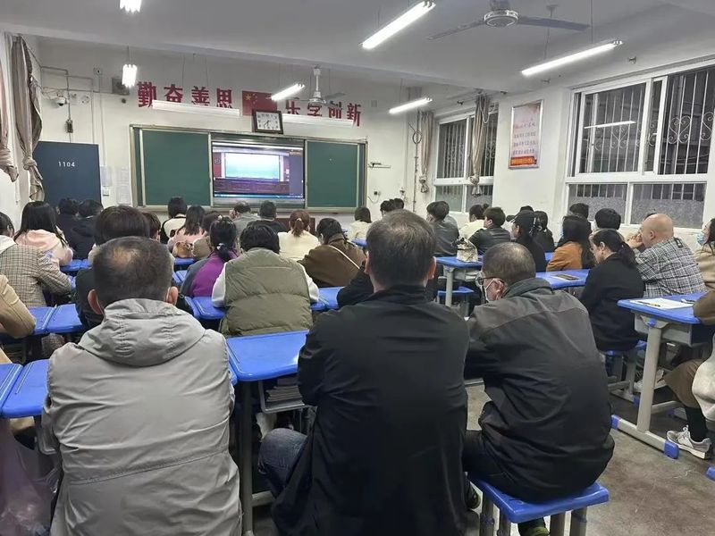 家校共育 筑夢前行——新鄉(xiāng)十中“一校三區(qū)”2022—2023學年家長學校（二）