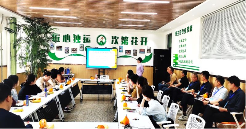 家訪(fǎng)潤(rùn)心田 研討走心路|新鄉(xiāng)市第十中學(xué)幸福班主任成長(zhǎng)沙龍第二期