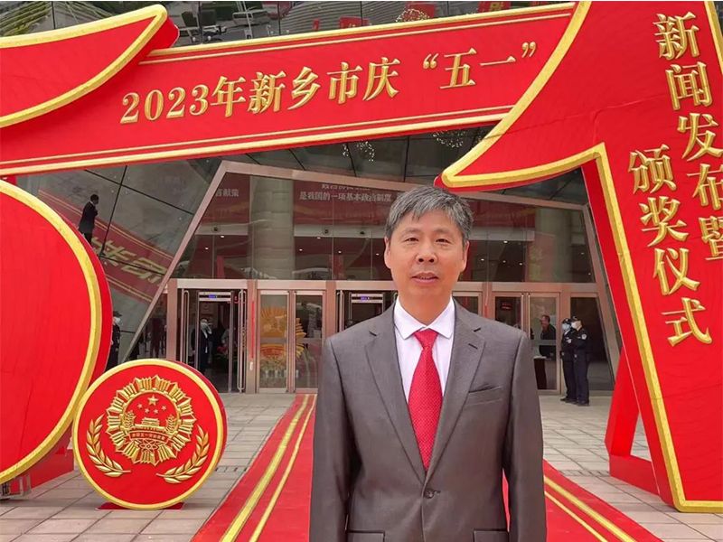 我校物理教師龐國(guó)哲同志榮獲“新鄉(xiāng)市五一勞動(dòng)獎(jiǎng)?wù)隆? />
                                                                                                </span>
                                        </div>


                                        <div   id=