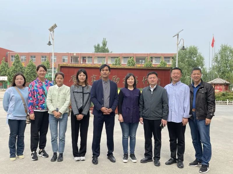 十中領導看望慰問支教老師