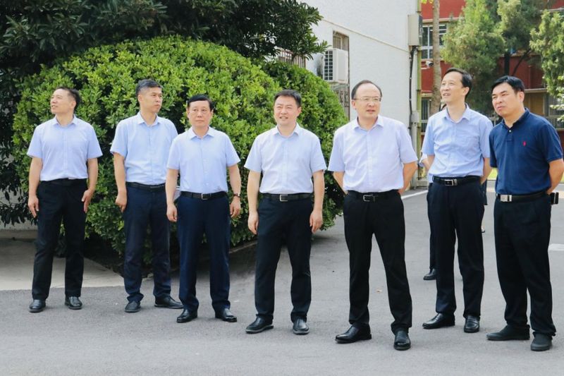 市長魏建平到新鄉(xiāng)市第十中學(xué)調(diào)研