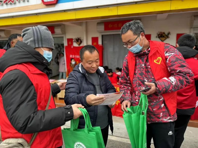傳承雷鋒精神 共筑文明新篇——新鄉(xiāng)市第十中學(xué)2024年“學(xué)雷鋒”新時代文明實踐活動