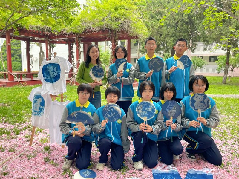 非遺之旅 光與藍(lán)的不期而遇——新鄉(xiāng)市第十中學(xué)創(chuàng)美社團(tuán)科技活動(dòng)