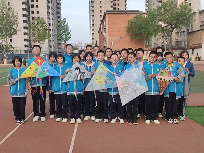 做一個(gè)小小科學(xué)家——《數(shù)學(xué)歡樂谷》之風(fēng)箏的制作
