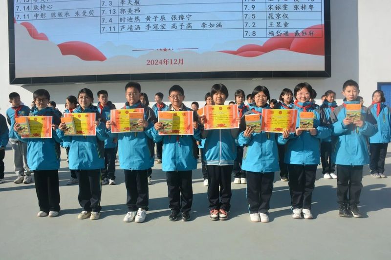 童心向黨，道德模范事跡我來(lái)說(shuō)