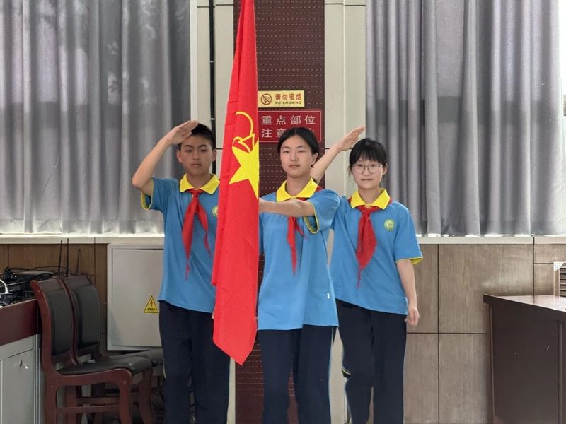 聽黨話 跟黨走 展青春擔當——新鄉(xiāng)市第十中學2025年離隊入團儀式