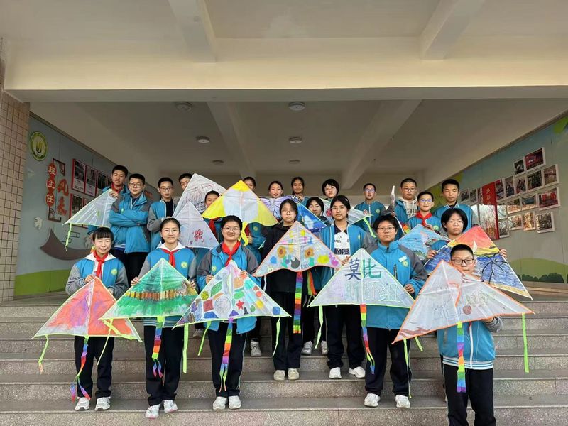 《制作風(fēng)箏 探秘原理》——新鄉(xiāng)市第十中學(xué)數(shù)學(xué)組科學(xué)教育優(yōu)秀課例展評(píng)（六）
